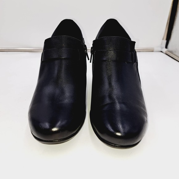 Clarks Bendable Black Leather 8.5 Heeled zipper ankle booties - Picture 3 of 8